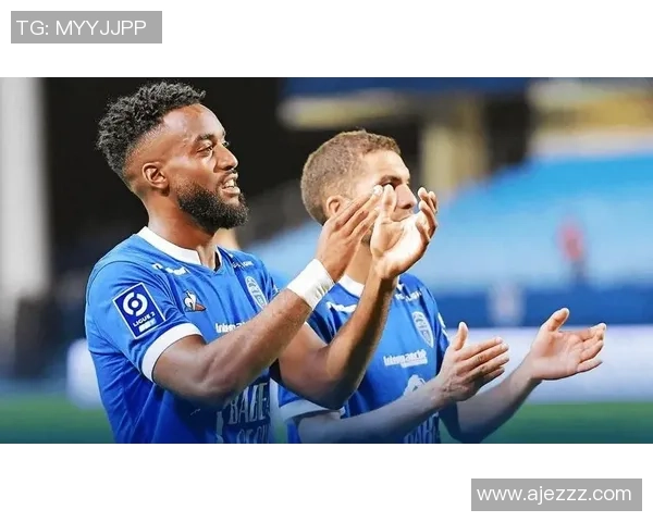 欧塞尔与菜塞比耶的精彩对决揭示足球战术与团队协作的魅力 欧塞尔与菜塞比耶的精彩对决揭示足球战术与团队协作的魅力